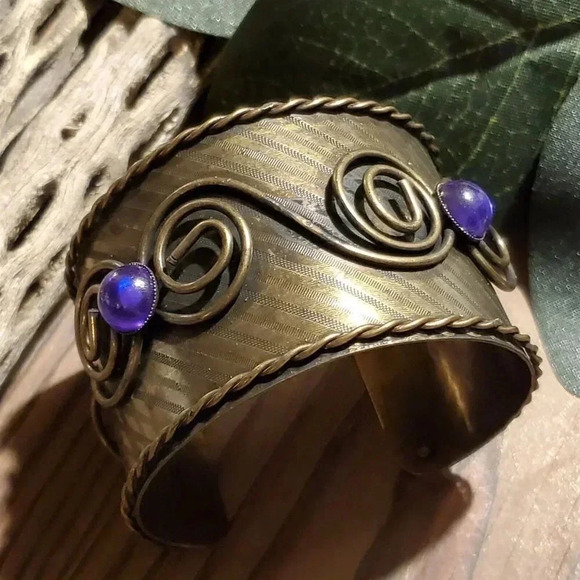 Etched Lines Twisted Wire Purple Glass Cabochons Antique Bronze Cuff Bracelet - Picture 2 of 5